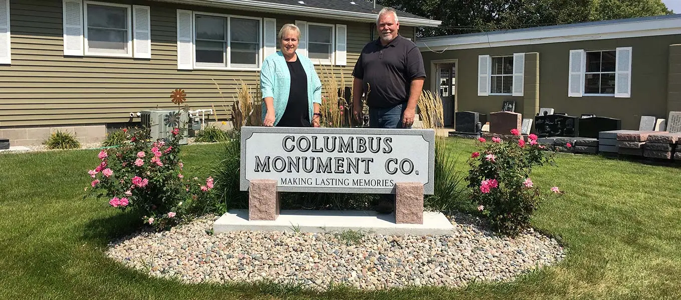 steve and jackie at columbus monument